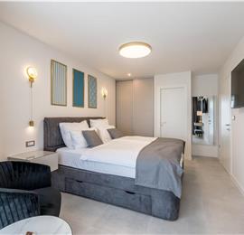 4 bedroom villa with heated pool and sea view in Vinišće, sleeps 8